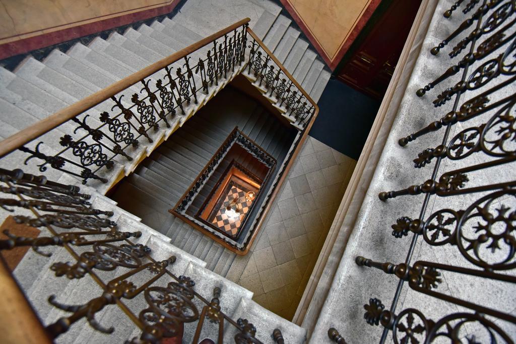 Seven Historical Suites Триест Экстерьер фото