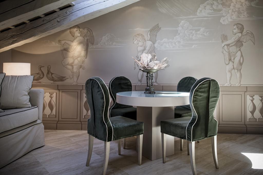 Seven Historical Suites Триест Номер фото